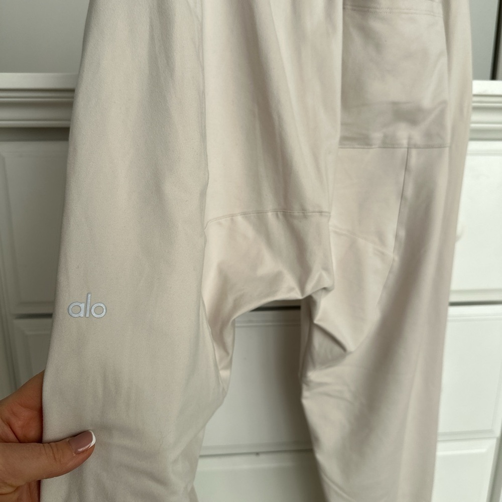 ALO Yoga Drop Crotch Joggers
Women’s Size: S - Picture 13 of 14